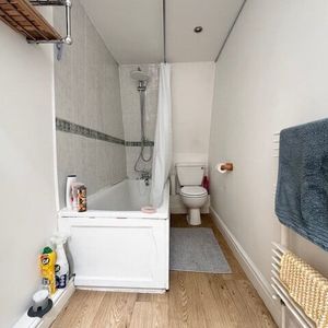 Bath - Photo 2
