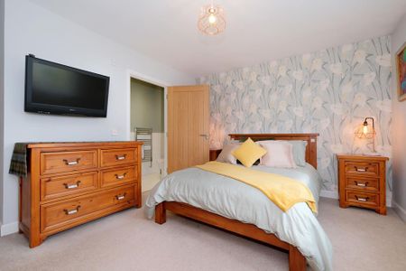 4 bedroom detached house to rent - Photo 3