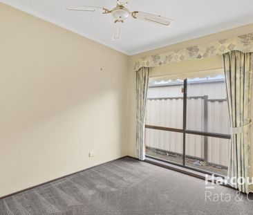 Spacious 4-Bedroom Home with Pool in Craigieburn - Photo 2