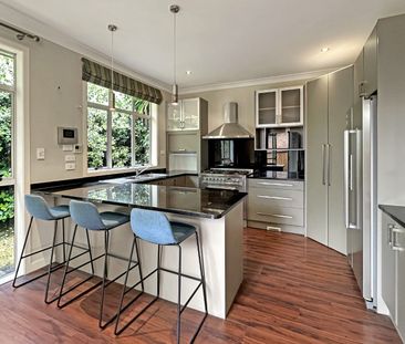 Spacious Home in Three Kings - Photo 1