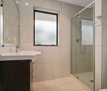 Modern and tidy brick &tile 2 bdrm+2 car parks - Photo 6