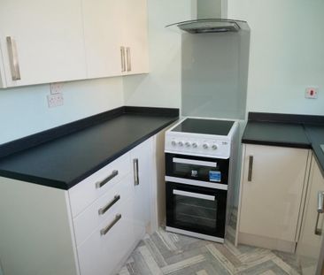 2 bedroom end of terrace house to rent - Photo 6