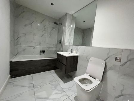 1 bedroom in a flat share to rent - Photo 5