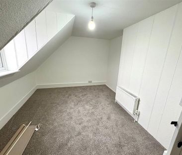4 bedroom end of terrace house to rent - Photo 4