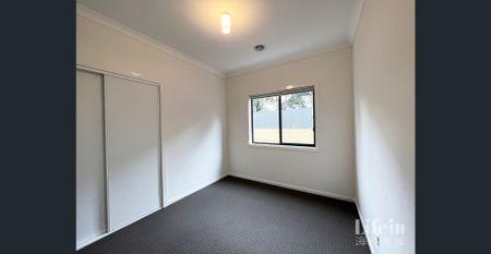 Spacious Home with a Fully Fenced Yard in Craigieburn - Photo 2