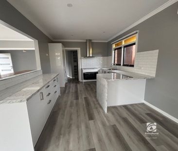 STYLISHY RENOVATED! - Photo 5