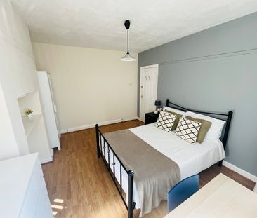 6 Bed Student Accommodation - Photo 5