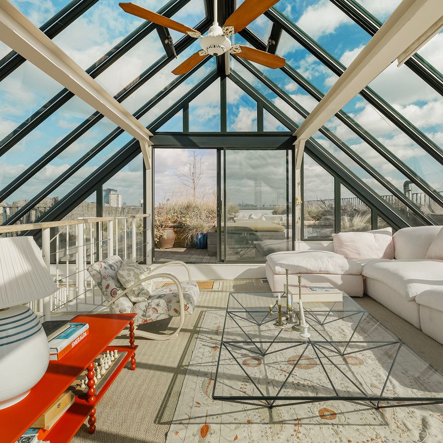 A Vaulted-Ceiling Penthouse with Terrace in Fulham Riverside - Photo 1