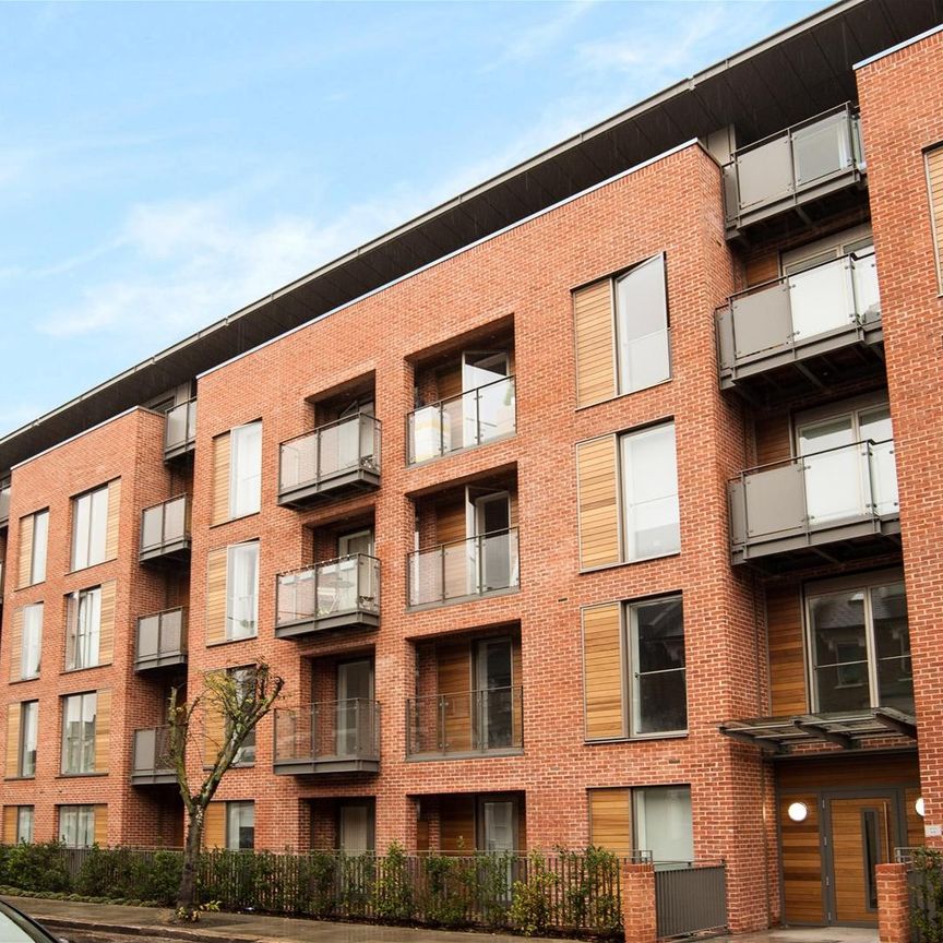 Maygrove Road, West Hampstead, London - Photo 1