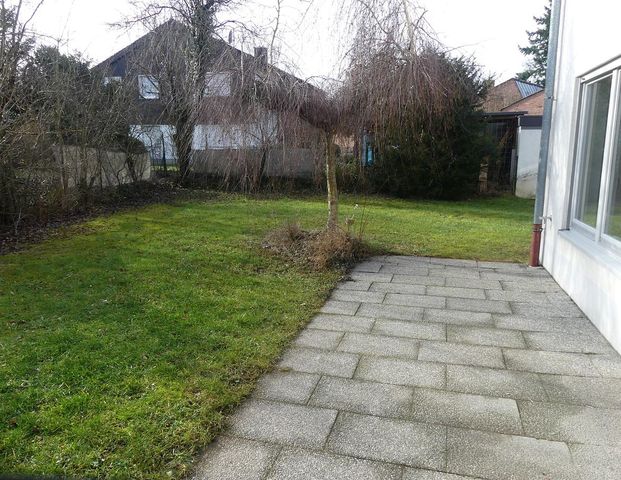 Wohnen in Bestlage! 3 Zimmer Wohnung in Heilsbronn mit schönem Gartenanteil! - Photo 1