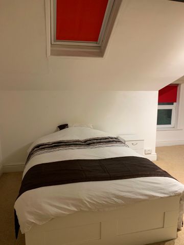 6 Bed Semi-Detached House, Singleton Road, M7 - Photo 2