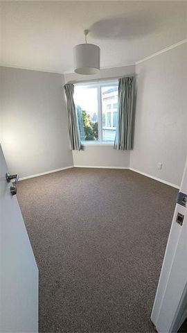 Spacious 4 Bedroom home with Stunning Views - Photo 5