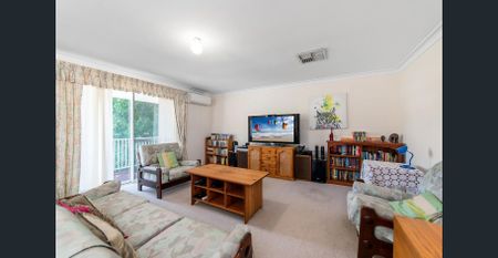 Spacious 5x 3 Family Home in Prime South Perth Location - Photo 3