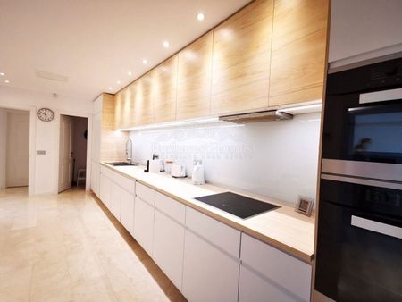 Special Seven Bedroom Villa with Pool - American International School - Photo 4