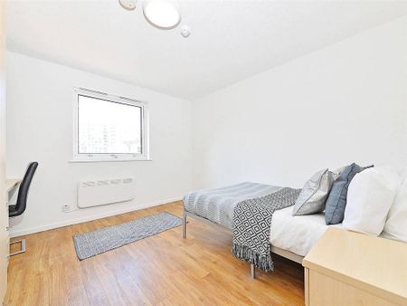1 bedroom in a flat share to rent - Photo 5