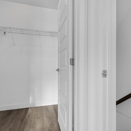 SUPER CONDO 5 1/2 À LOUER À NEUFCHÂTEL - Photo 4