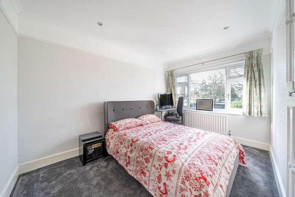 Birchfield Close, Addlestone, Surrey, KT15 - Photo 1