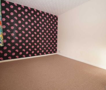 3 bed Semi Detached for rent - Photo 4