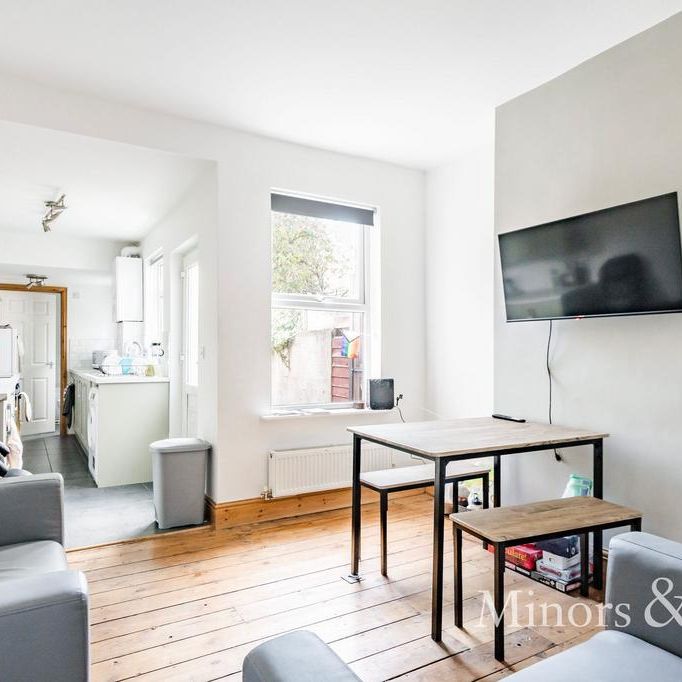 4 bedroom terraced house to rent - Photo 1
