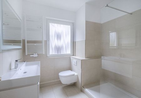 Idyllisch Wohnen zwischen den Seen: Gut geschnittene 4-Zimmer-Wohnung mit Terrasse - Photo 4