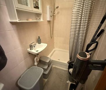 Studio Flat, Berkshire Gardens, N13 - Photo 1