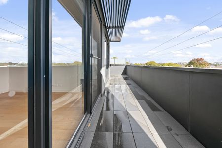 CENTRAL LOCATION.... - Photo 2