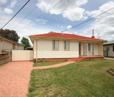 Neat Three bedroom Home close to town. - Photo 5