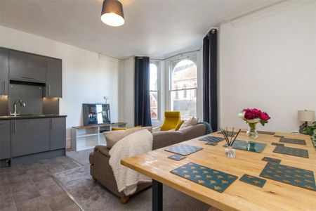 4 bedroom maisonette to rent - Photo 2