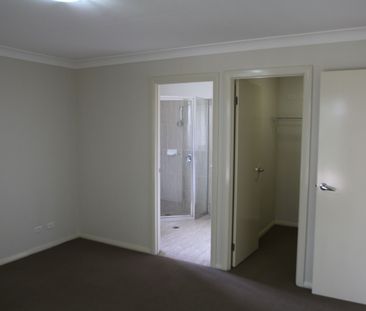 Modern family home - Photo 1