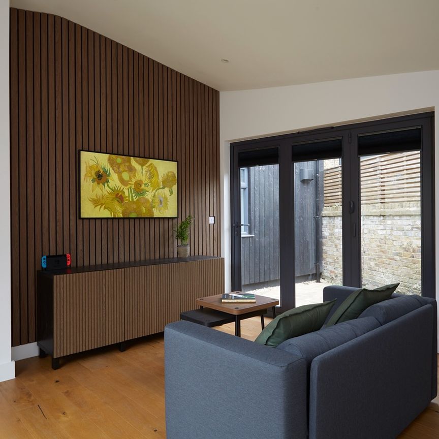 2 Bed Detached House, Lancaster Road, N4 - Photo 1