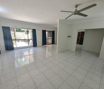 LARGE HOME!!!! - Photo 4