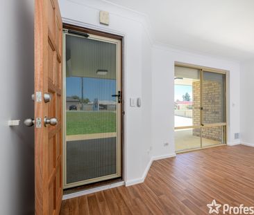 13 Teakdale Close, Safety Bay WA 6169 - Photo 4