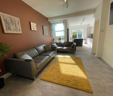 6 bedroom terraced house to rent - Photo 2