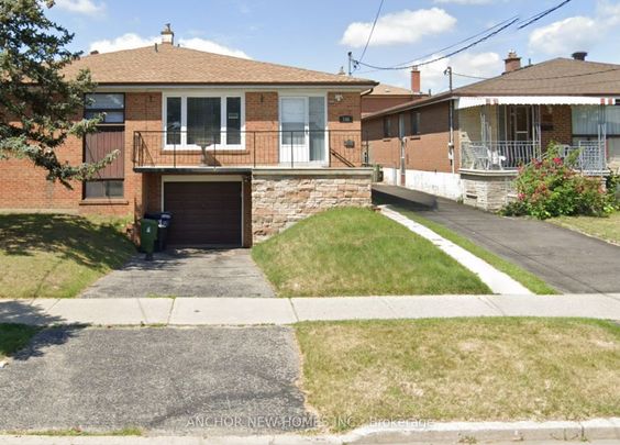 Semi-Detached Home For Lease | W8138708 - Photo 1