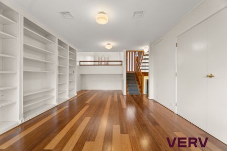 ELEGANT ‘ELMS’ 4-BEDROOM TOWNHOUSE - Photo 5