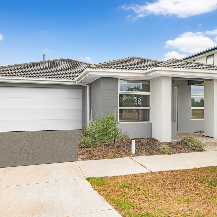 Contemporary Comfort in a Family-Friendly Neighbourhood - Photo 1