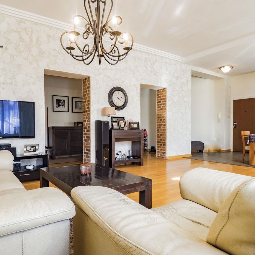 Piękne mieszkanie w znakomitej lokalizacji - Photo 1