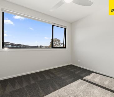 Contemporary and Convenient Taylor Townhouse - Photo 4