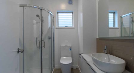 Newly Rennovated Parnell Townhouse with Amenities - Photo 5