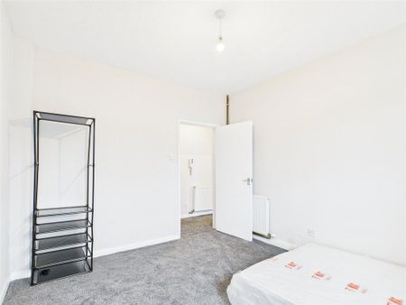 3 bedroom apartment to rent - Photo 5