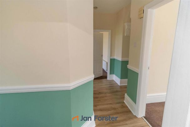 3 bedroom semi-detached bungalow to rent - Photo 1