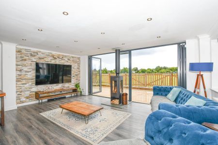 6 bedroom detached house to rent - Photo 2