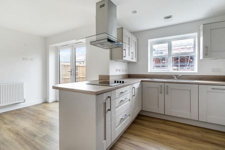 3 bedroom semi-detached house to rent - Photo 2