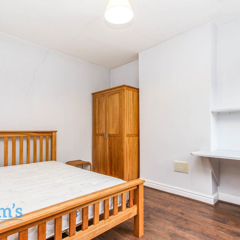 4 bed Mid Terraced House for Rent - Photo 1