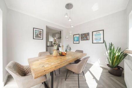 Walton Road, Bushey, Hertfordshire - Photo 3