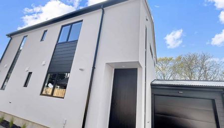 ST ALBANS- 2 BEDROOMS - Photo 3