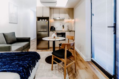 Studio Balcony - Photo 2