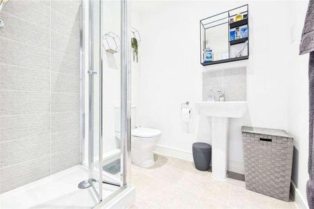 Bolton Drive, Shinfield, Reading, Berkshire, RG2 - Photo 5