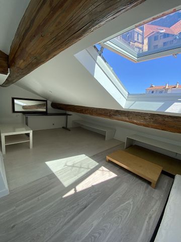 À LOUER STUDIO MEUBLÉ SOUS LES TOITS ? MARSEILLE - 13006 - Photo 4