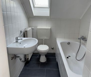 Dachgeschoss-Wohnung in ruhiger Wohnlage. - Photo 1